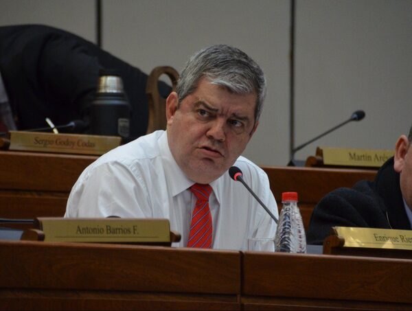 Senador Riera: "tengo más apoyo de la oposición que de mi propio partido" · Radio Monumental 1080 AM