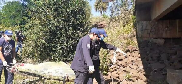 Encuentran a embarazada muerta en un arroyo de Encarnación - Nacionales - ABC Color