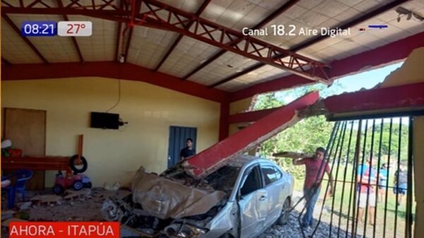 Adolescente impactó contra una vivienda y casi mata a 2 niñas | Noticias Paraguay