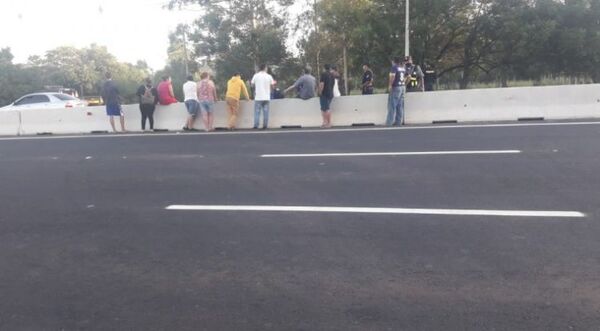 Joven muere al intentar cruzar el muro de Eusebio Ayala