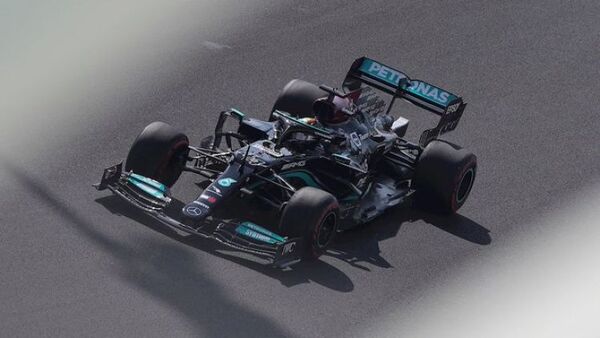Hamilton da el primer golpe en Yas Marina