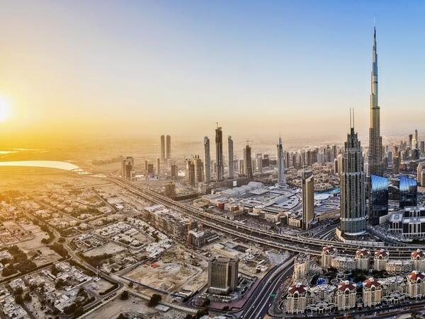 Emiratos Árabes Unidos será el primer país del mundo en tener una semana laboral oficial de 4 días y medio