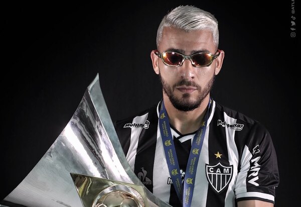 Junior Alonso gana la 'Bola de Plata' y es electo mejor zaguero del Brasileirāo