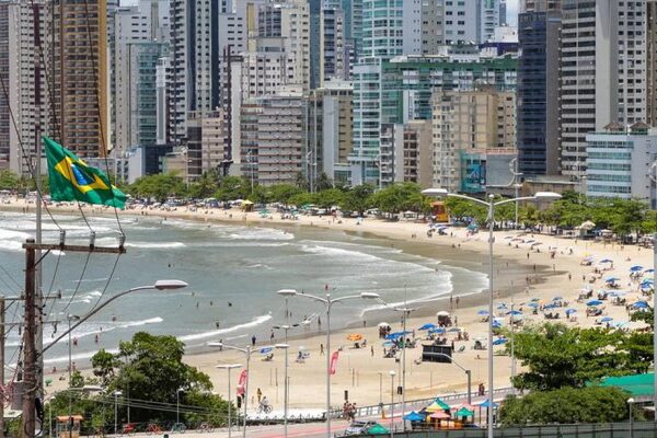 Brasil reabre fronteras terrestres al turismo