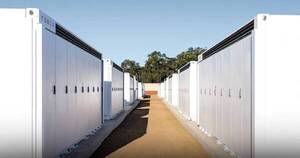 La Nación / Representantes de Itaipú y Ande examinaron las baterías de almacenamiento de Tesla
