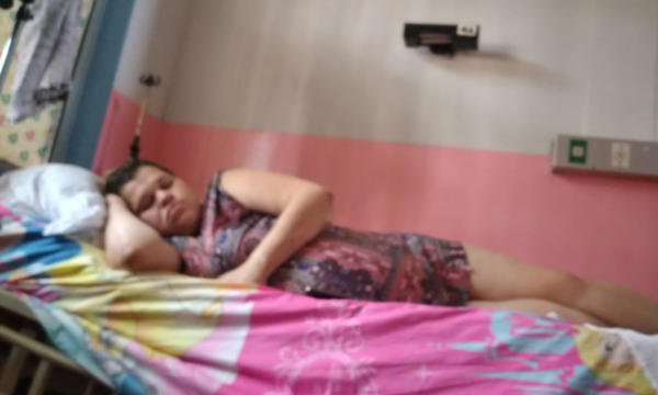 Mujer denuncia negligencia médica en Clínicas: “le rompieron el bracito a mi hija”