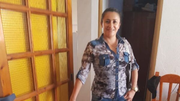 Mandaba plata desde España a su marido, volvió y pilló que ya vivía con otra