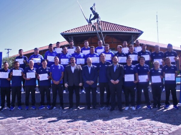 Culminó el Curso FIFA para Entrenadores de Fútbol Juvenil - APF