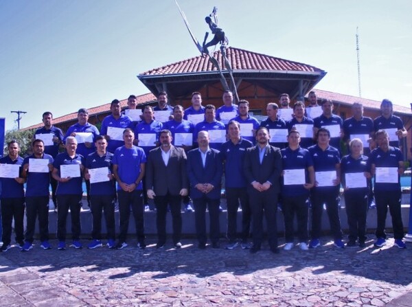 Culminó el Curso FIFA para Entrenadores de  Fútbol  Juvenil - APF