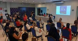 La Nación / Encuentro en CDE: mujeres munícipes ratificaron disparidad a la hora de competir