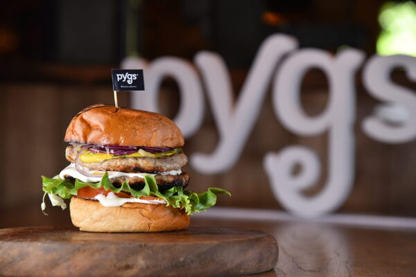 Pygs lanzó la primera hamburguesa 100% carne de cerdo del país