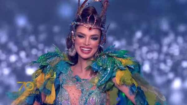 Con un mensaje ecológico, Nadia Ferreira luce su traje típico en busca de la corona