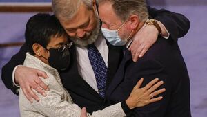 Los periodistas críticos con el poder Maria Ressa y Dmitri Muratov reciben el Nobel de la Paz