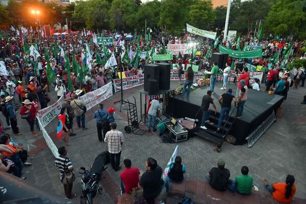 “Basta de desalojos” exigen labriegos, las ONG y la izquierda - Nacionales - ABC Color