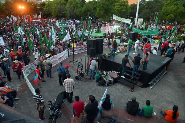 “Basta de desalojos” exigen labriegos, las ONG  y la izquierda - Nacionales - ABC Color