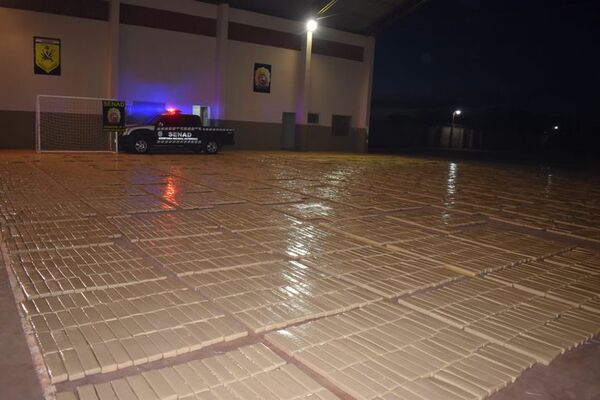 Incautan más de 9.000 kilos de presunta marihuana lista para su distribución - Nacionales - ABC Color