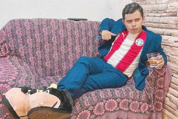 Crónica / DOS SALARIOS MÍNIMOS. Dejó laburo en un hotel y la Facu para ser influencer