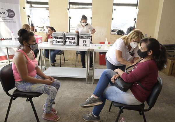 Disponibilidad de dosis contra el covid ya permite elegir qué vacuna aplicarse, dicen - Nacionales - ABC Color