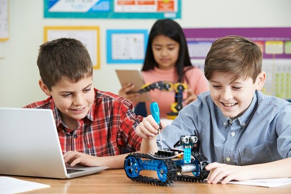 Habilitan cursos gratuitos de programación y robótica para niños