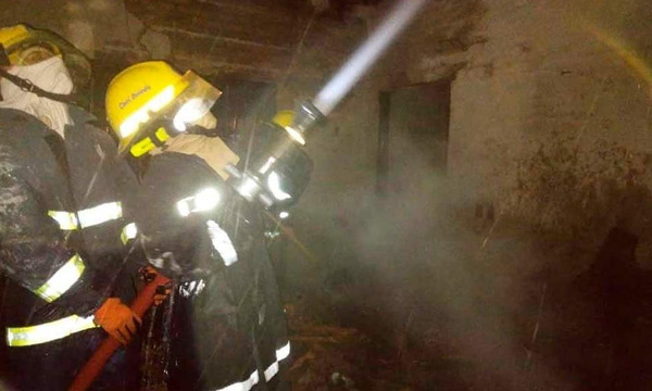 Incendio consume casi por completo vivienda en Carayao - OviedoPress