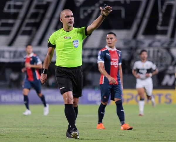 Éber Aquino, el árbitro del superclásico en la Supercopa Paraguay - Fútbol - ABC Color