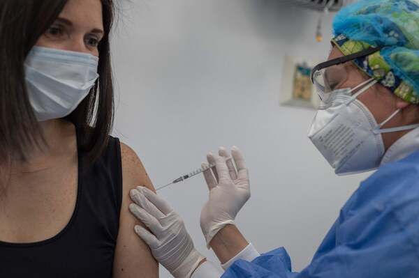 Colombia vacunará contra el coronavirus a los migrantes en la frontera - .::Agencia IP::.