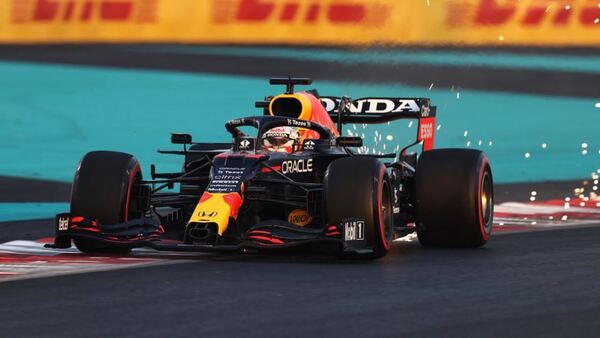 Verstappen logra la pole en Abu Dabi