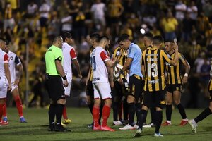 Éber Aquino defiende y llena de elogios a Juliadoza
