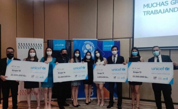 Estudiantes de la UNE reciben incentivo económico de UNICEF