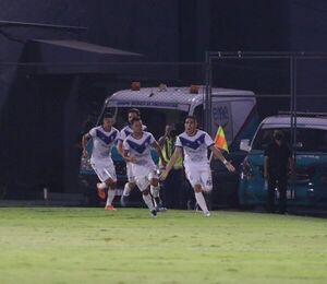 Ameliano hace historia y manda a Luqueño a la B