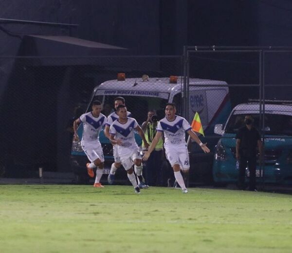 Ameliano hace historia y manda a Luqueño a la B
