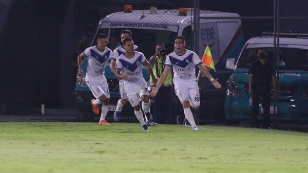 Ameliano hace historia y manda a Luqueño a la B