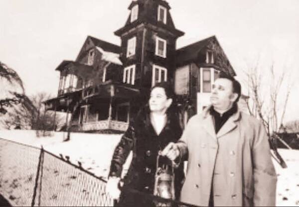 Crónica / ED Y LORRAINE WARREN. Los investigadores paranormales más famosos