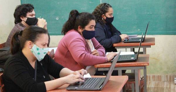La Nación / Presentarán proyecto que busca mejorar la formación de docentes