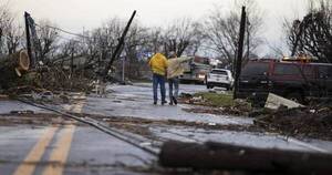 La Nación / Tornado deja como saldo más de 70 muertos en Kentucky, EEUU
