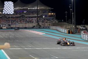 Verstappen gana ‘in extremis’ en Abu Dabi y se proclama campeón del mundo de F1 por primera vez - Automovilismo - ABC Color