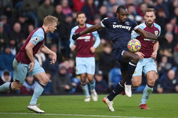 El West Ham puntúa en Burnley y arrebata al United el puesto ‘Champions’ - Fútbol Internacional - ABC Color