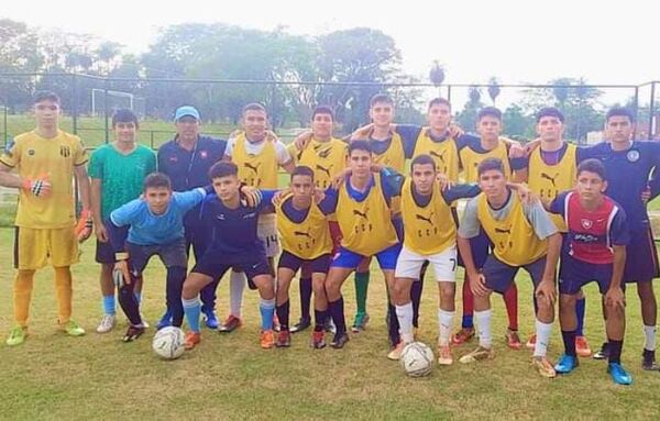 Jóvenes de la escuela de fútbol de Pilar se mostraran ante Olimpia y Libertad - Nacionales - ABC Color