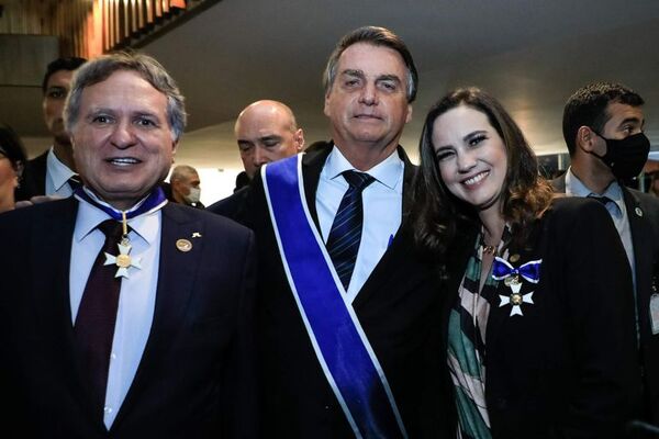 Presidente del Brasil condecoró a Liz Cramer - Nacionales - ABC Color