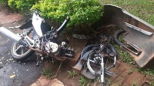Joven motociclista fallece y su acompañante resulta herido en choque frontal en Ybycuí - Nacionales - ABC Color