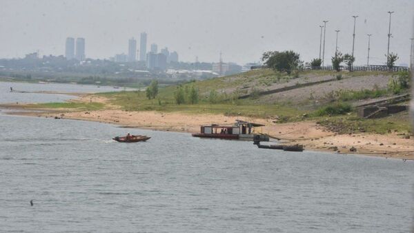 El río Paraguay sigue bajando