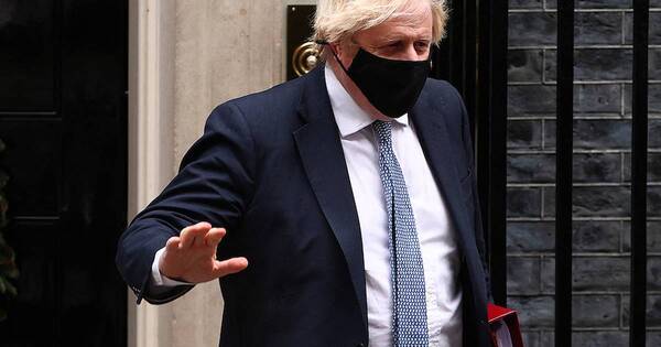 La Nación / Boris Johnson, en el ojo de la tormenta