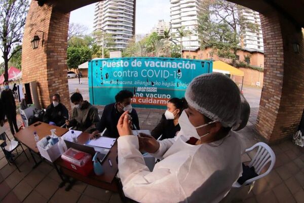 Campaña de vacunación en Alto Paraná con brigadas casa por casa y apoyo de supermercados