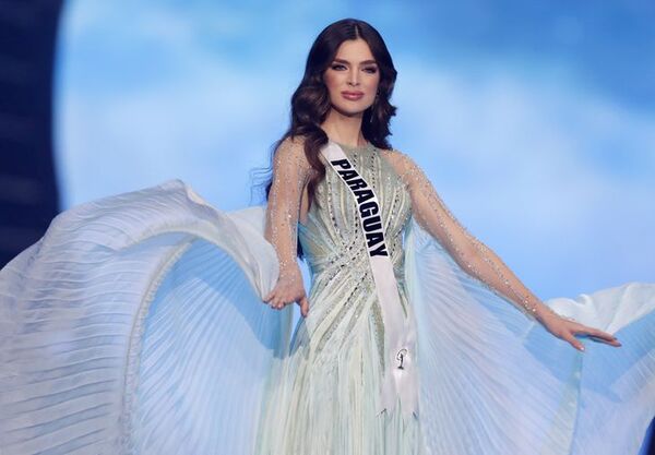 Nadia Ferreira hace historia coronándose como primera princesa del Miss Universo 2021