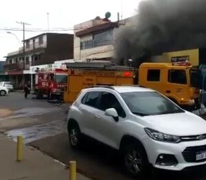 Tienda de celulares ardió en llamas en el barrio General Díaz