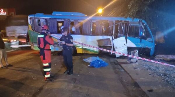 Mujer pierde la vida tras vuelco de bus en Capiatá