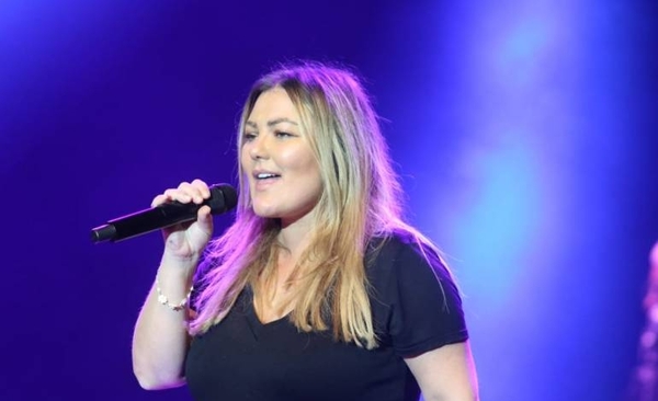 Diario HOY | Amaia Montero deleitó en una noche de baladas
