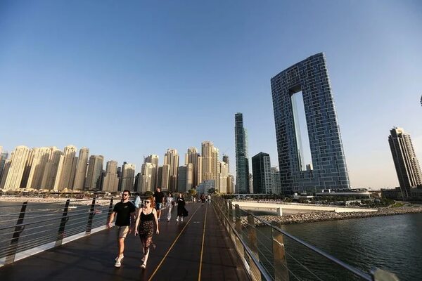 Emiratos Árabes Unidos será el primer país del mundo que tendrá una semana laboral de 4 días y medio