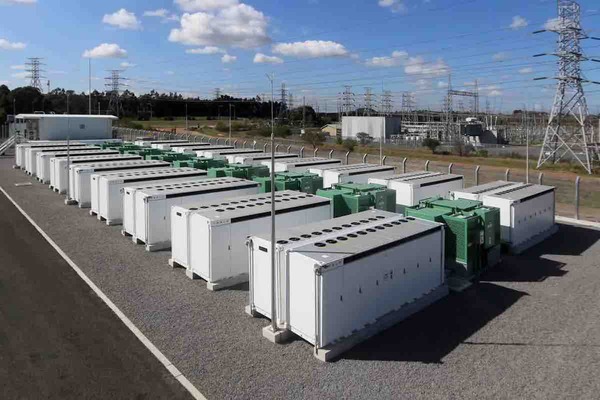 Paraguay y su interés en aplicar tecnología de Tesla en Itaipú