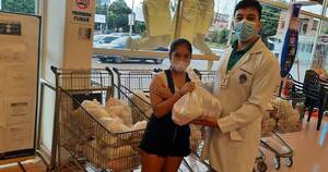 La Nación / Entregan kits de regalo a vacunados contra el COVID-19 en supermercados